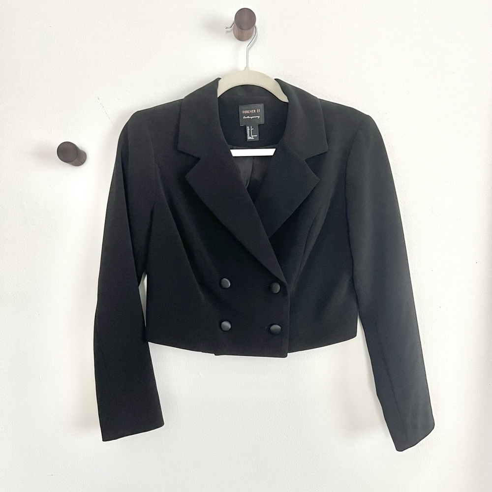 Forever 21 Black Cropped Tuxedo Blazer Jacket